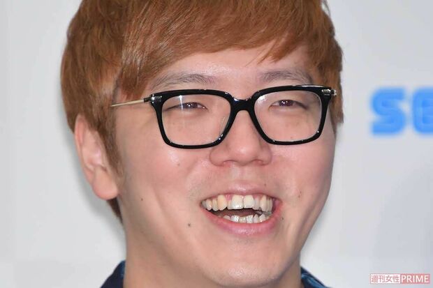 人気YouTuberヒカキン氏が手に持つ、セブンイレブンで再販決定した新みそきん