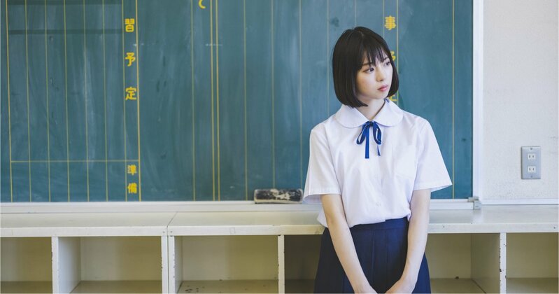 勉強や将来の道を選ぶ学生たちのイメージ