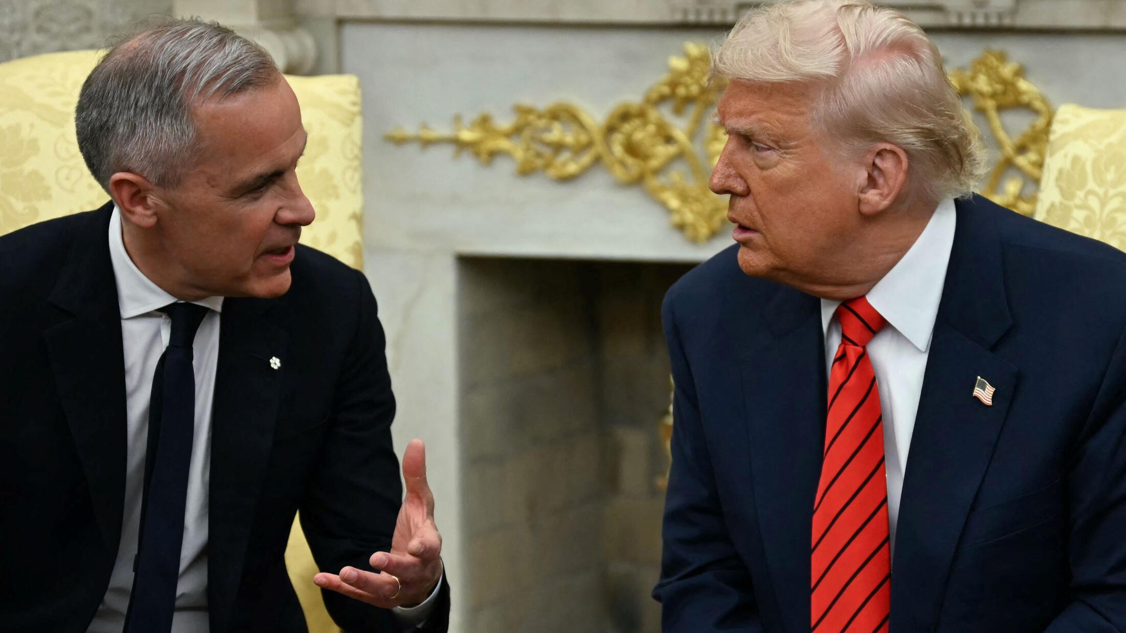 ホワイトハウス大統領執務室での米加首脳会談（トランプ大統領とジャスティン・トルドー首相）