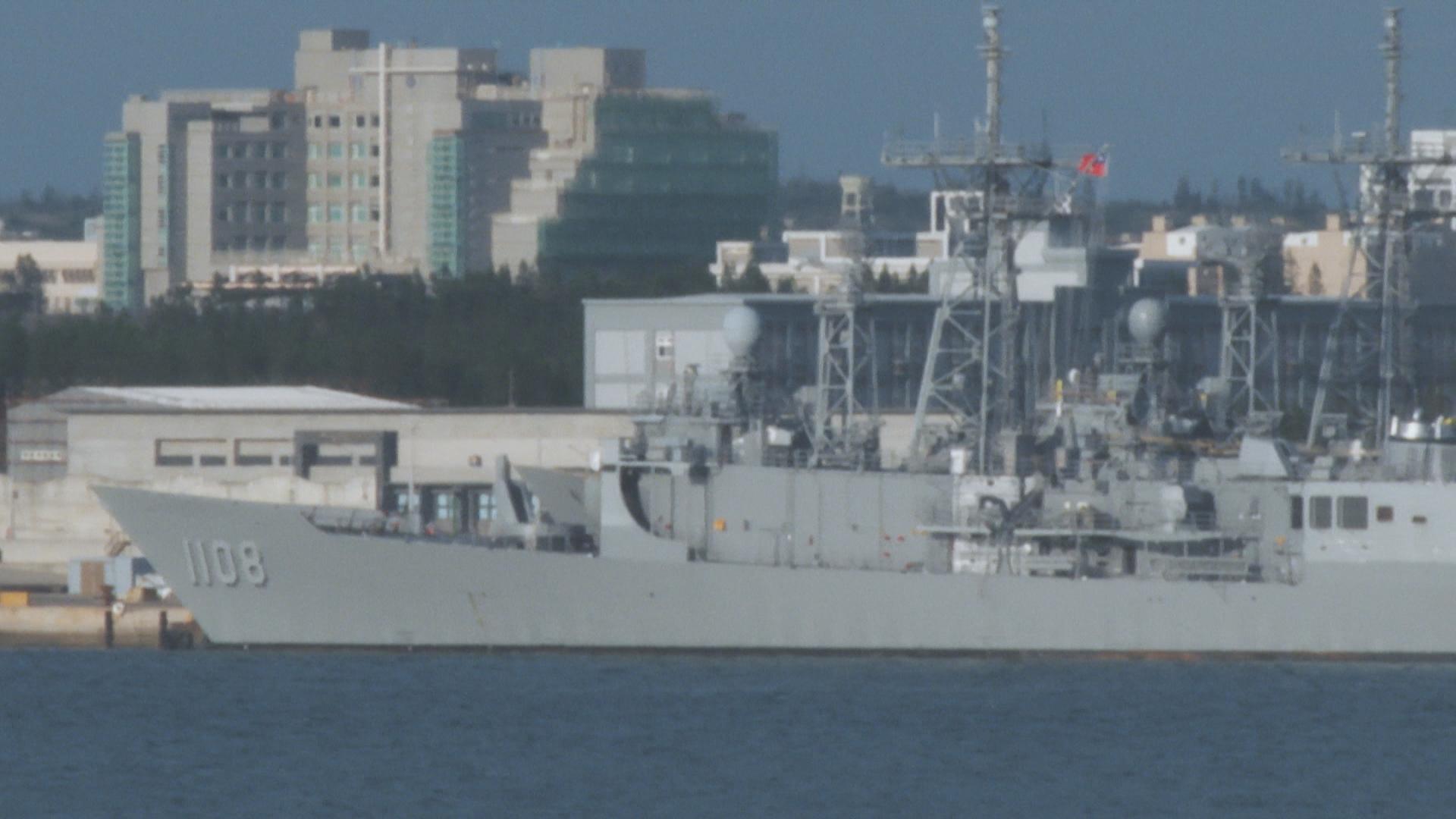 澎湖島近海に停泊する台湾海軍のフリゲート艦