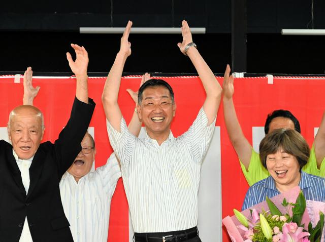 兵庫・三木市長選　現職の仲田氏が3選果たす　N党の立花氏を破る