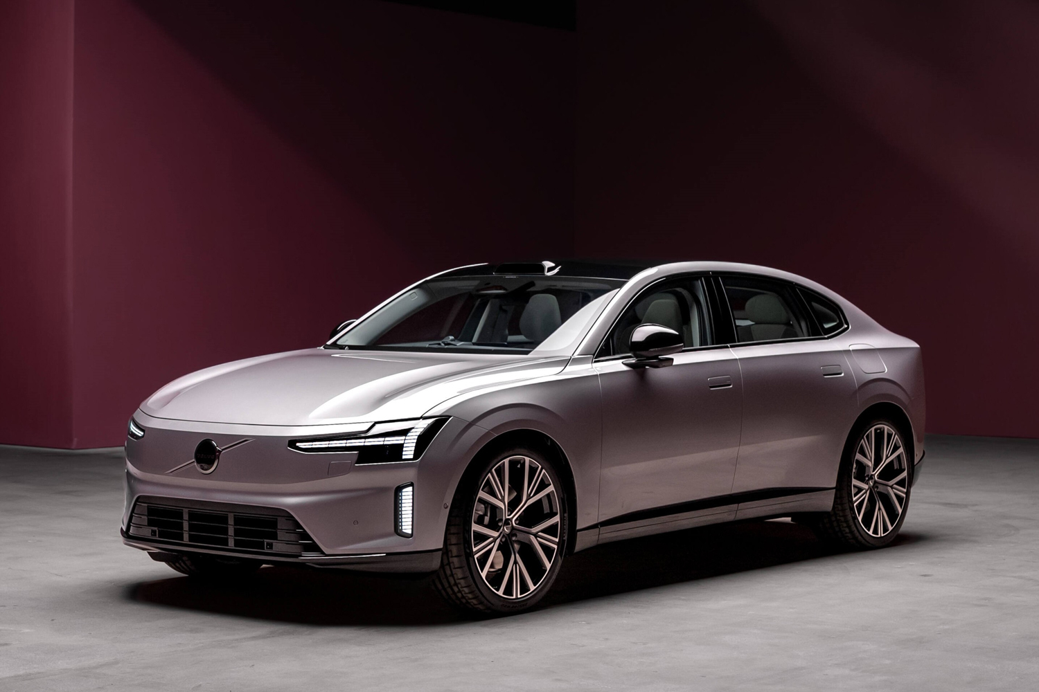 あなただけのシートベルト」。ボルボの本格SDV「EX60」に世界初
