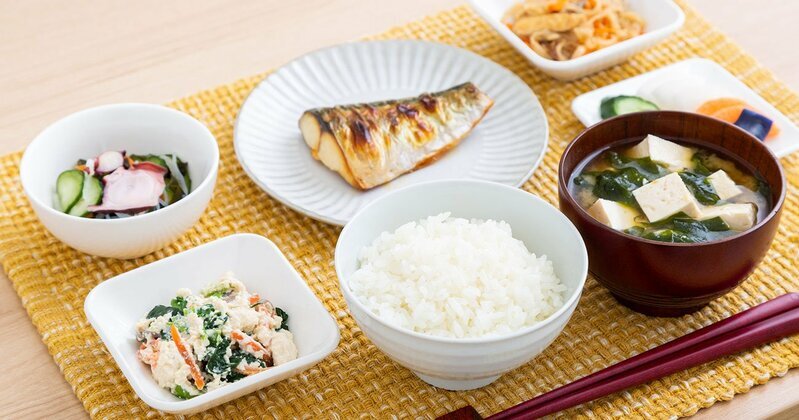 彩り豊かなヘルシー日本食のイメージ写真