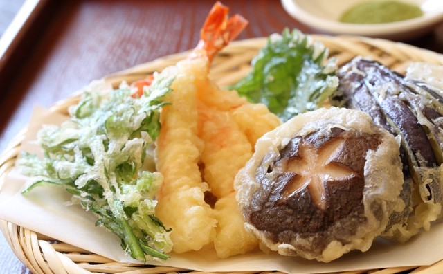 市販の天ぷら粉は不要、あの調味料でカラッとサクサクな「天ぷら