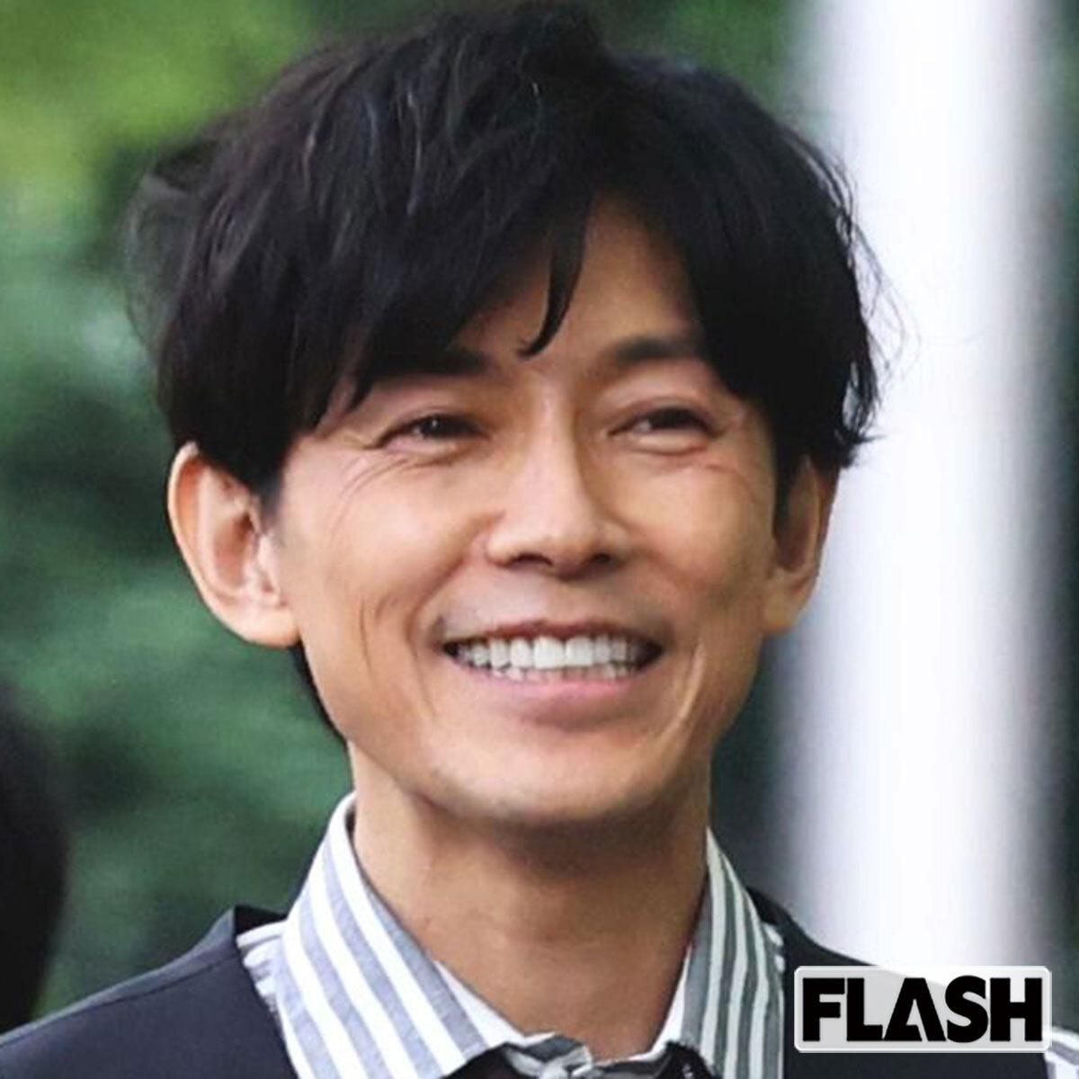 『旅サラダ』出演中の藤木直人。番組の雰囲気に合わせた明るい服装で、隣には松下奈緒。