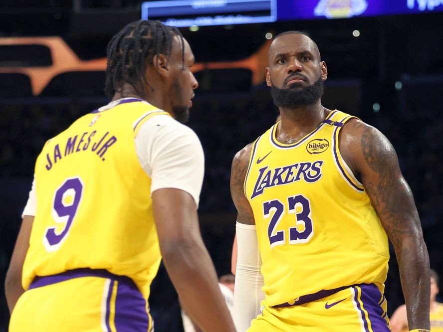 NBA】レブロン・ジェームズは契約2年目を破棄せずレイカーズ残留