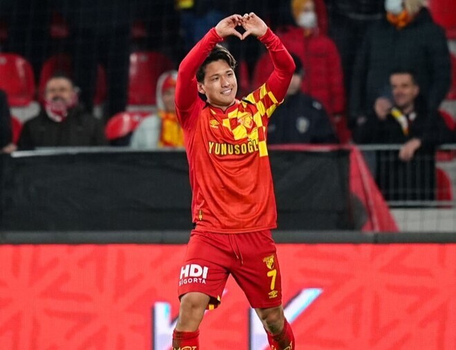 次の1か月が重要」高校サッカー界のスターだった22歳は