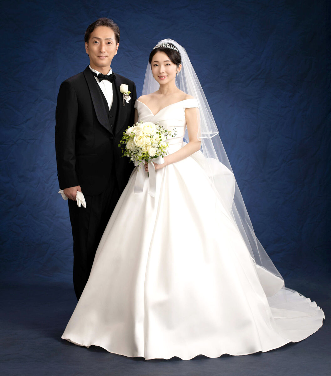 歌舞伎俳優・中村七之助と妻・杏奈さん、結婚披露宴前に笑顔で並ぶ