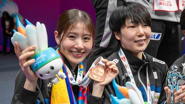 志田千陽　松山　山口茜　シダマツ再春館製薬所選手　直筆サイン入り 色紙 志田千陽×山口茜の大会限定ペアが勝利でチームを引っ張り再春館