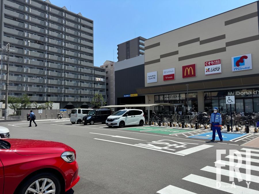 大阪市住之江区のマクドナルド付近の駐車場。暴力団組員らによる乱闘事件の現場となった場所。