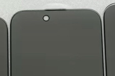 アップル「iPhone 17 Air」フロントカメラが微妙に左寄りに?(アスキー)