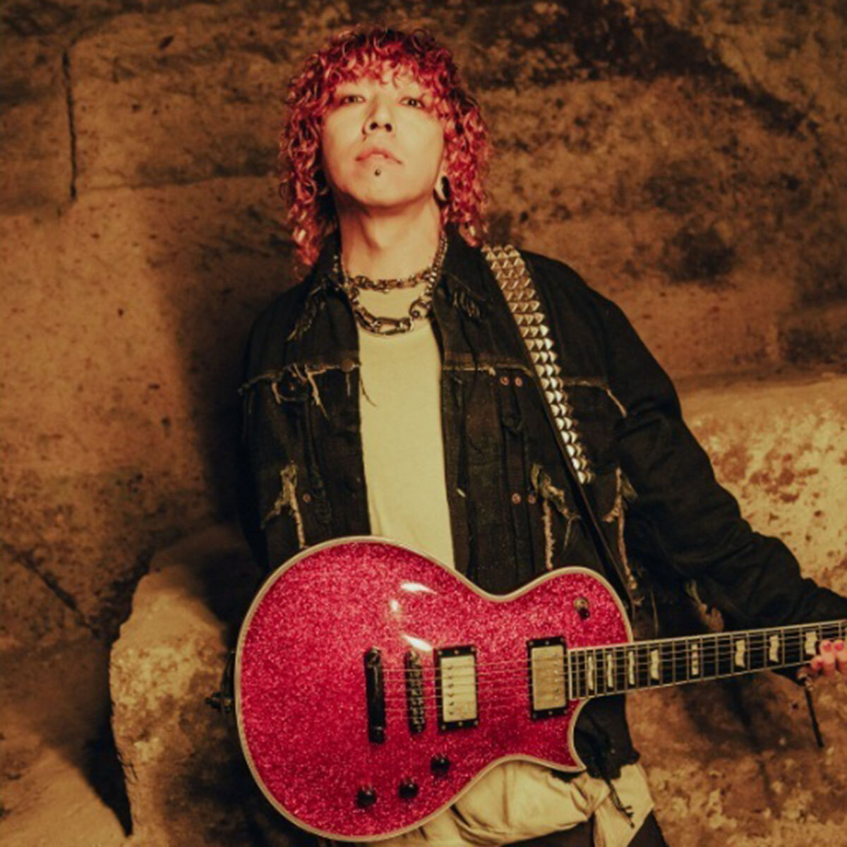 超人気ギタリストが14歳少女に「キレイだね」DMやり取りで一発
