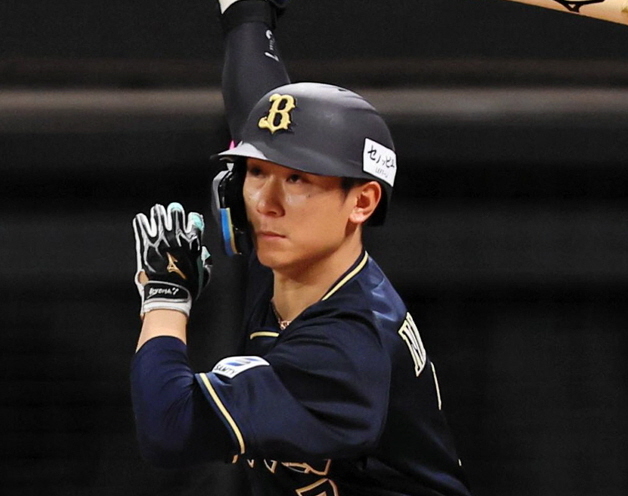 オリックス　西川龍馬 オリックスに痛恨アクシデント 西川龍馬が左足首負傷で途中交代