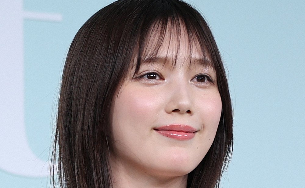 フジテレビ「ぽかぽか」に出演し、笑顔で話す本田翼（女優）