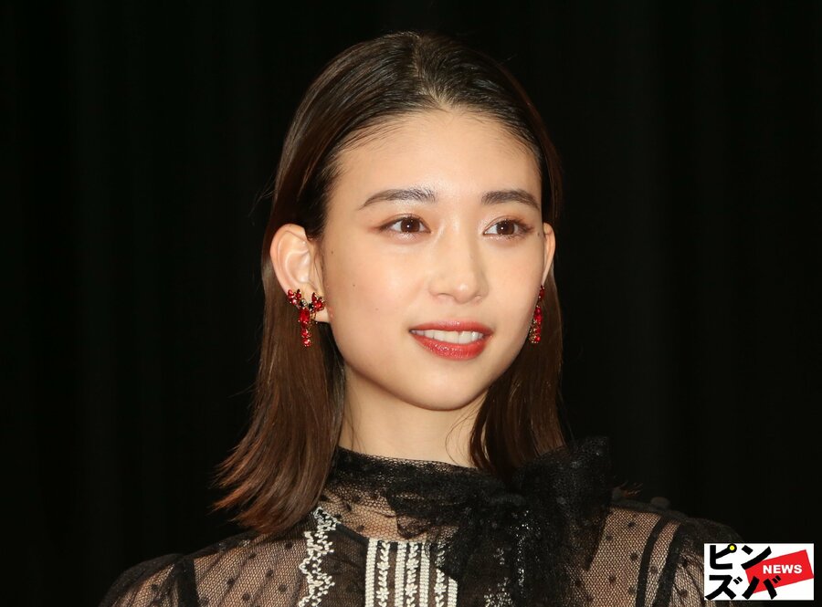 森川葵、フジテレビ『THE BET』で『ワイルド・スピード森川』と称された際の出演写真。