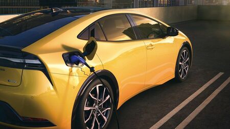 自宅で充電されるトヨタのプラグインハイブリッド車