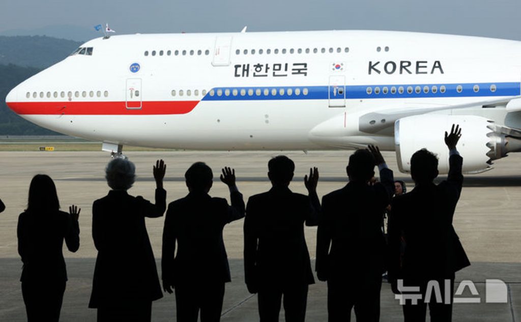 韓国政府専用機 2号機 737-300 Phoenix 1:400 韓国政府専用機 2号機 737-300 Phoenix 1:400