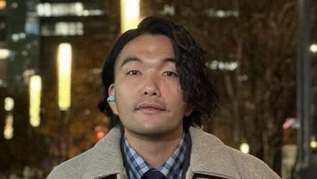 見取り図・盛山晋太郎さんの20kg減量後の近影。顔周りがすっきりしている様子。