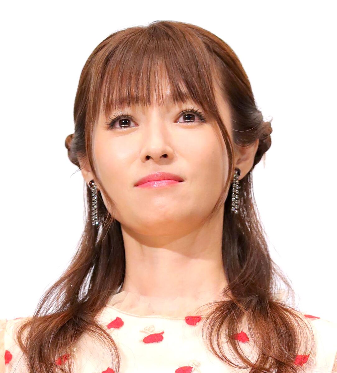 ドラマ「初恋DOGs」に出演する深田恭子さん