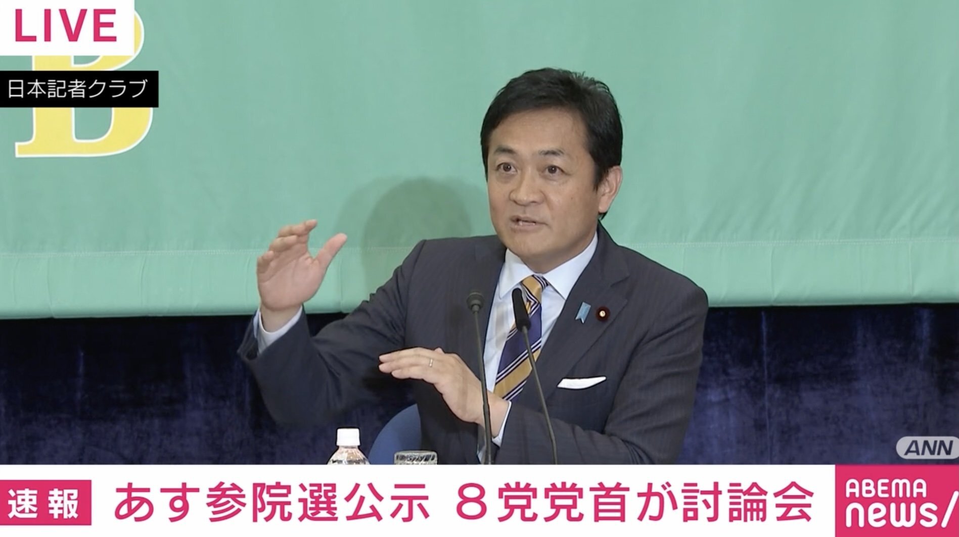 党首討論会で石破総理に質問する国民民主党の玉木代表