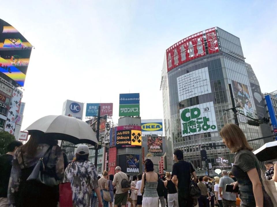 2025年夏の渋谷、記録的猛暑の中を行き交う人々