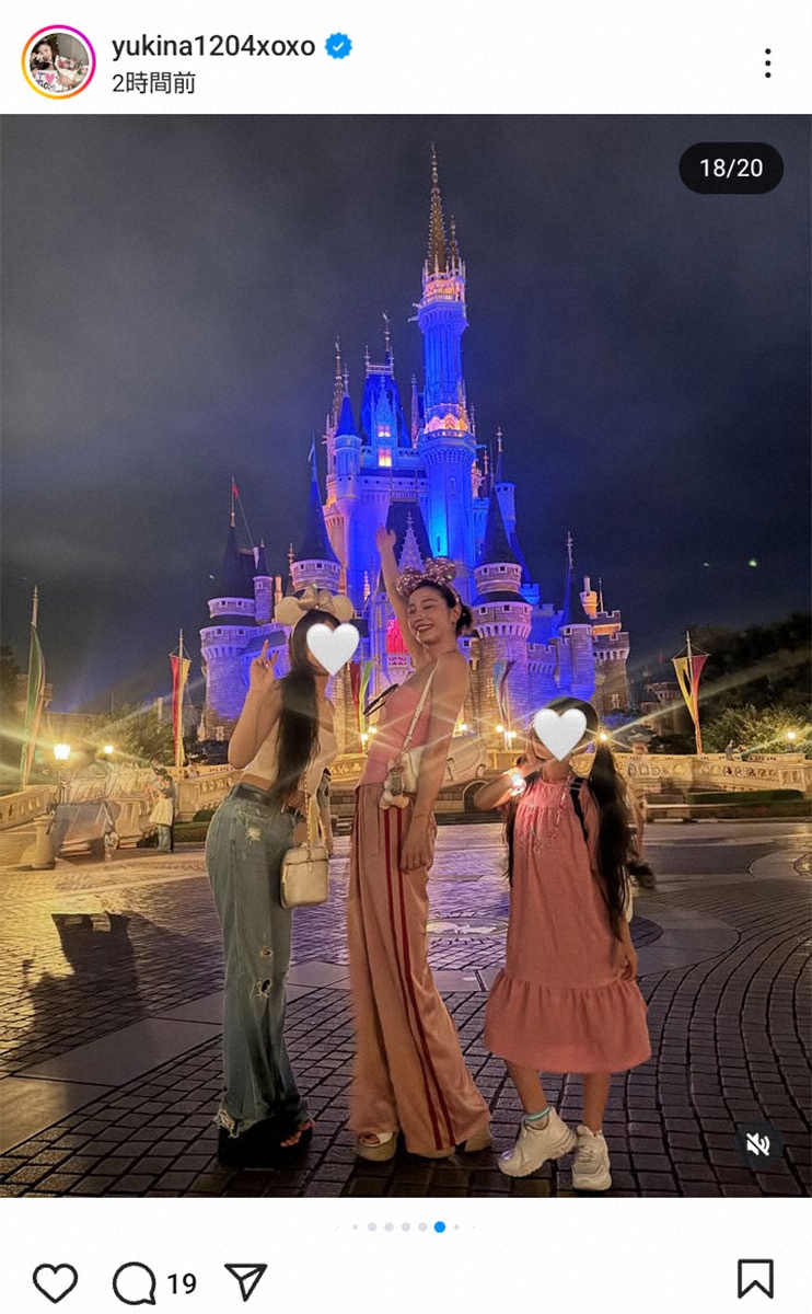 東京ディズニーランドで楽しむ木下優樹菜さんと娘たち（藤本敏史さん撮影）