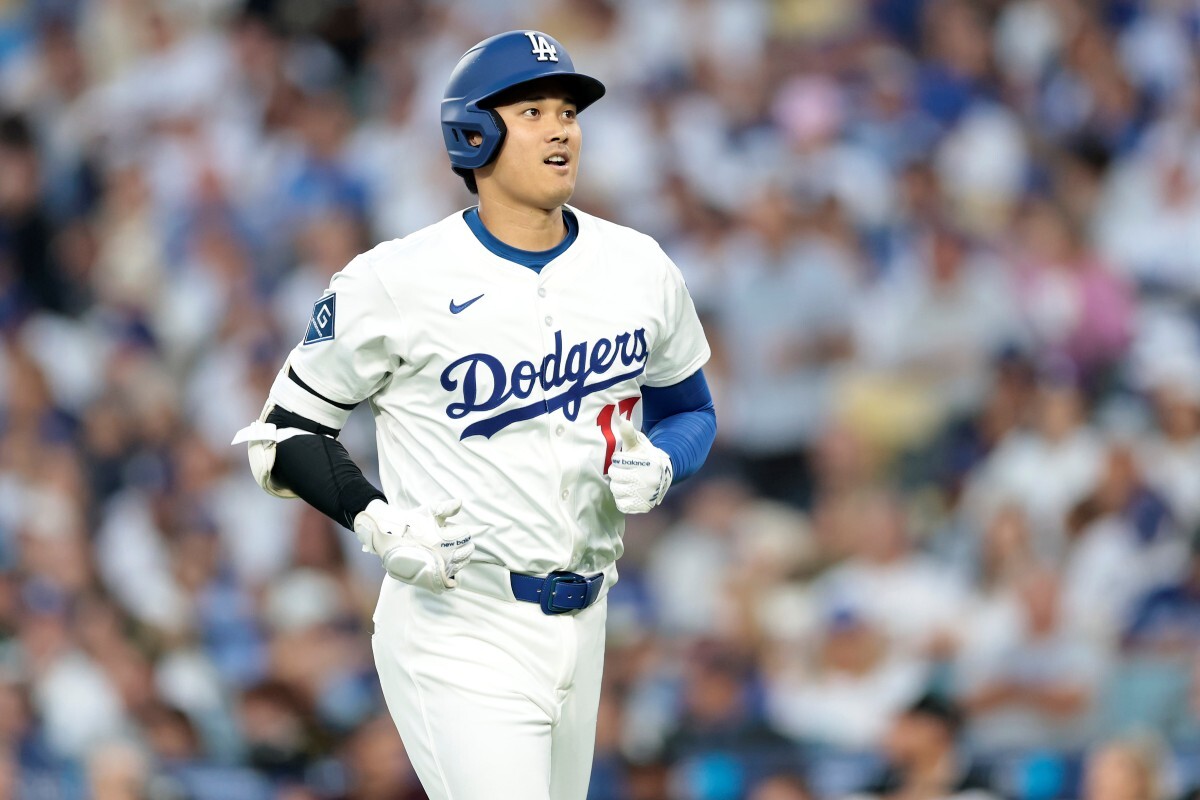【限定223個】大谷翔平選手史上初3年連続20本塁打+100奪三振2体人形 米メディアは大谷翔平が最悪条件の中で達成した史上初「200奪