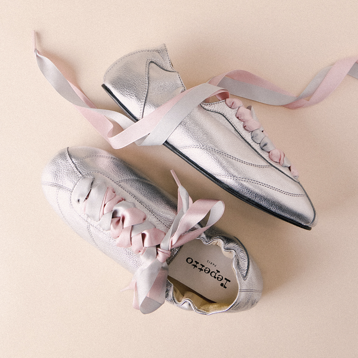 【関税込み】Repetto シルバー Silk Tennis スニーカー レペット」からスニーカー“テニス シルク”の新色が登場 煌めく