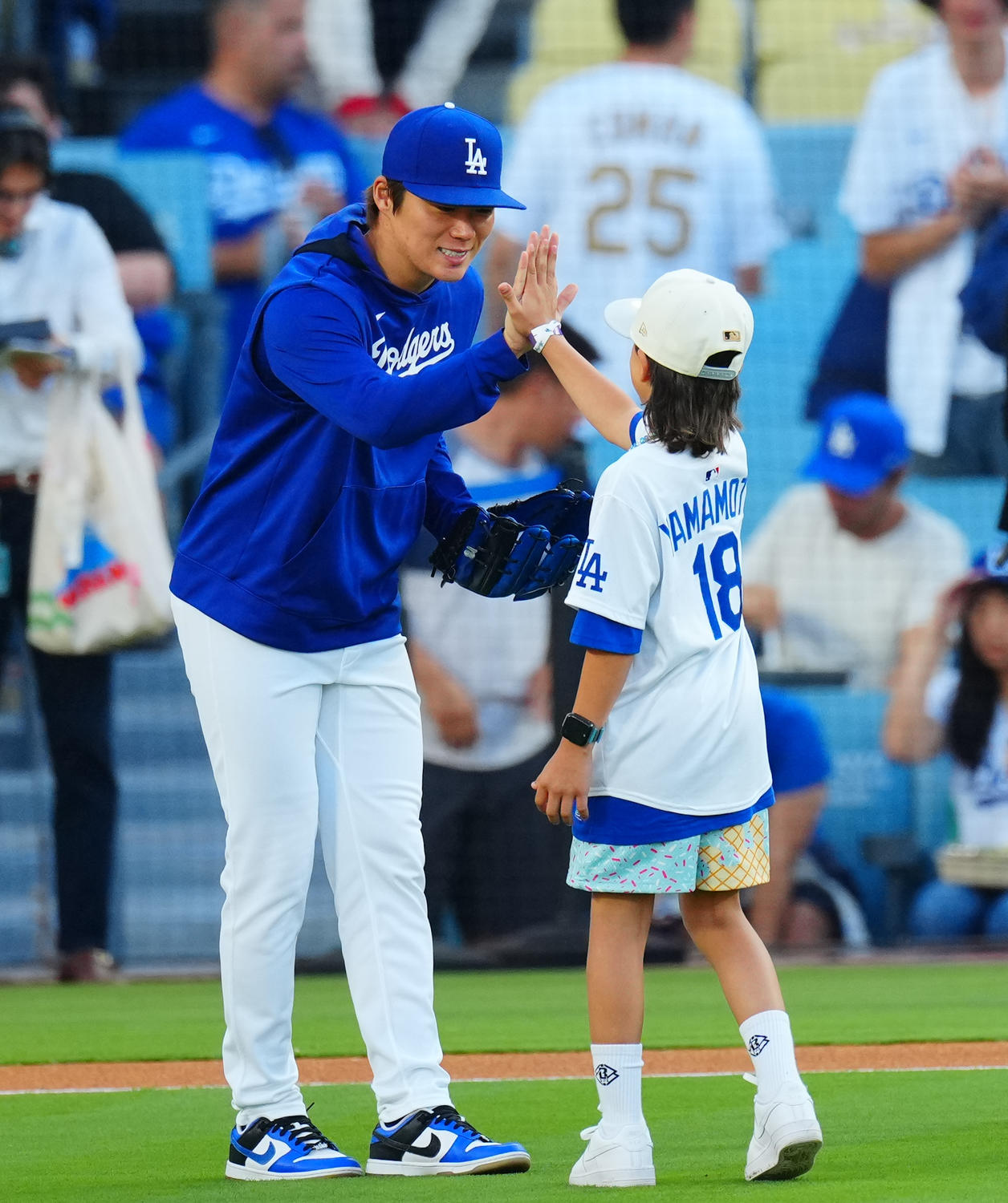 山本由伸のボブルヘッド配布「夢のような夜！」前日メジャー最多
