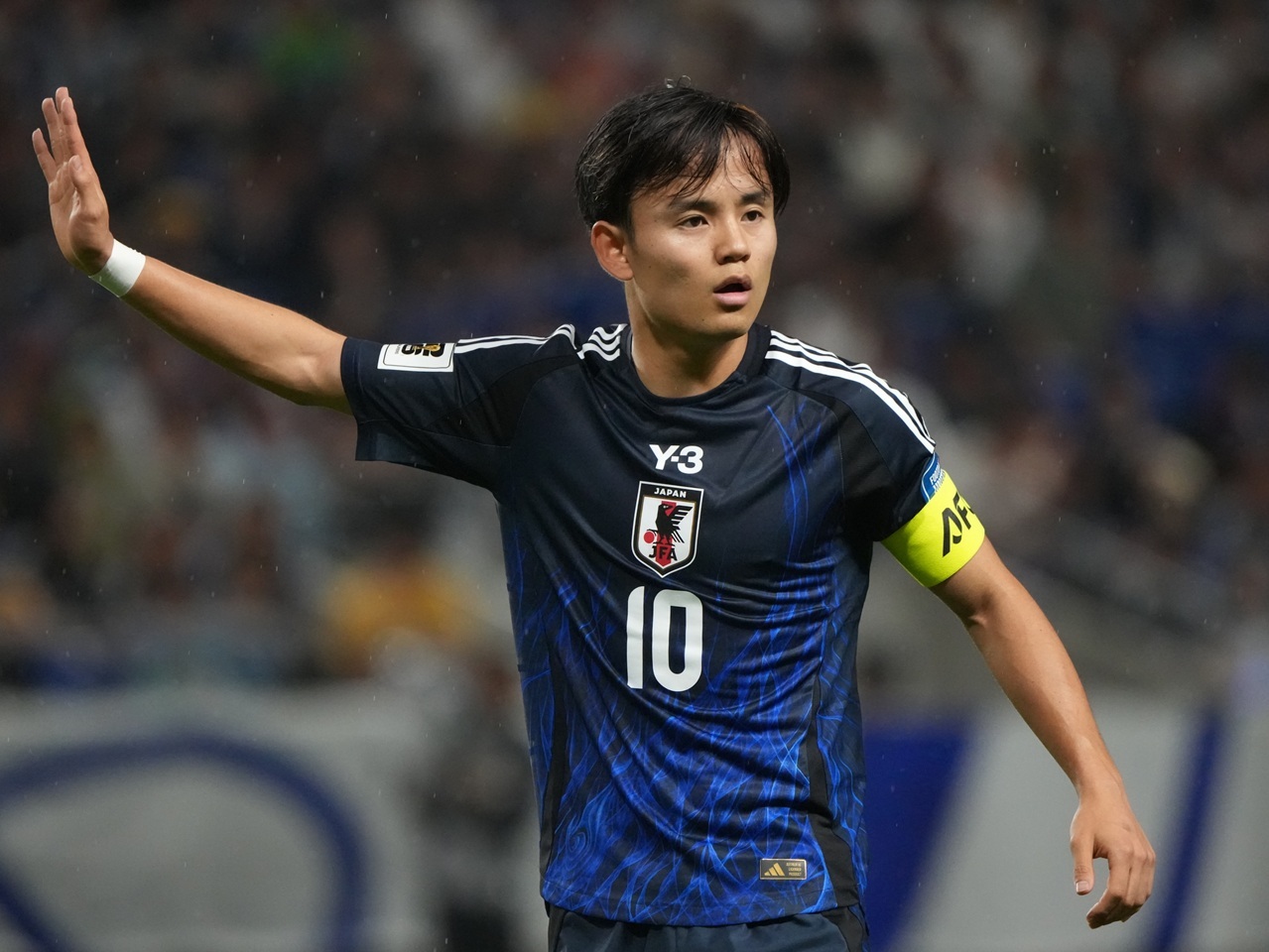 久保建英がFC東京に“帰還”、ユニフォーム纏いトレーニング参加