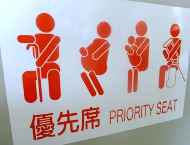 ニュース記事に関連する山手線優先席のイメージ写真