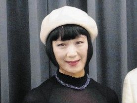 俳優の毬谷友子氏が神谷宗幣氏の発言にSNSで怒りを表明した際の顔写真