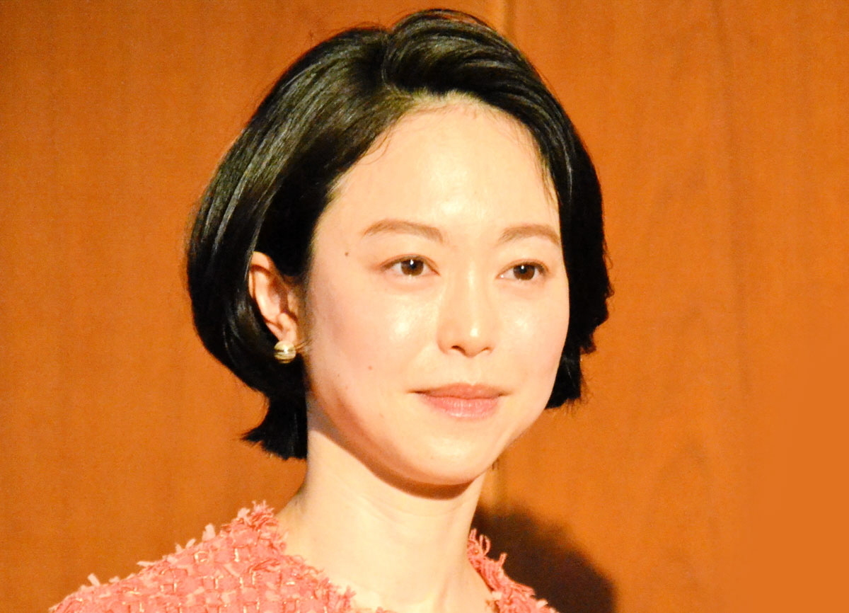 NHK「午後LIVE ニュースーン」で朝ドラ「あんぱん」の視聴者要望（主題歌歌詞について）を読み上げる池田伸子アナウンサーの肖像