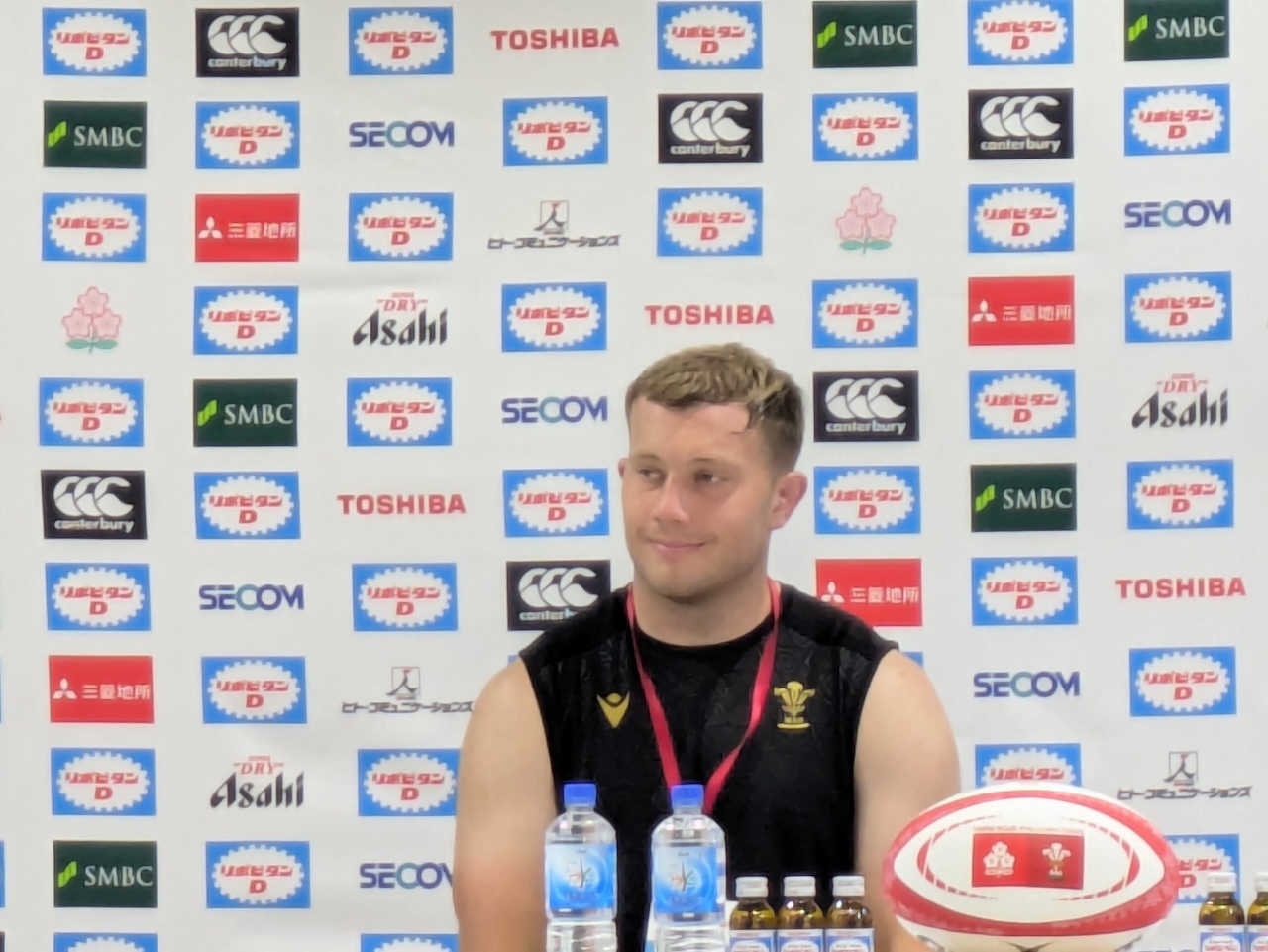 ラグビーウェールズ代表　選手仕様ジャー（Sサイズ） ラグビー ウェールズ代表 選手仕様 ホーム ジャージの通販はau