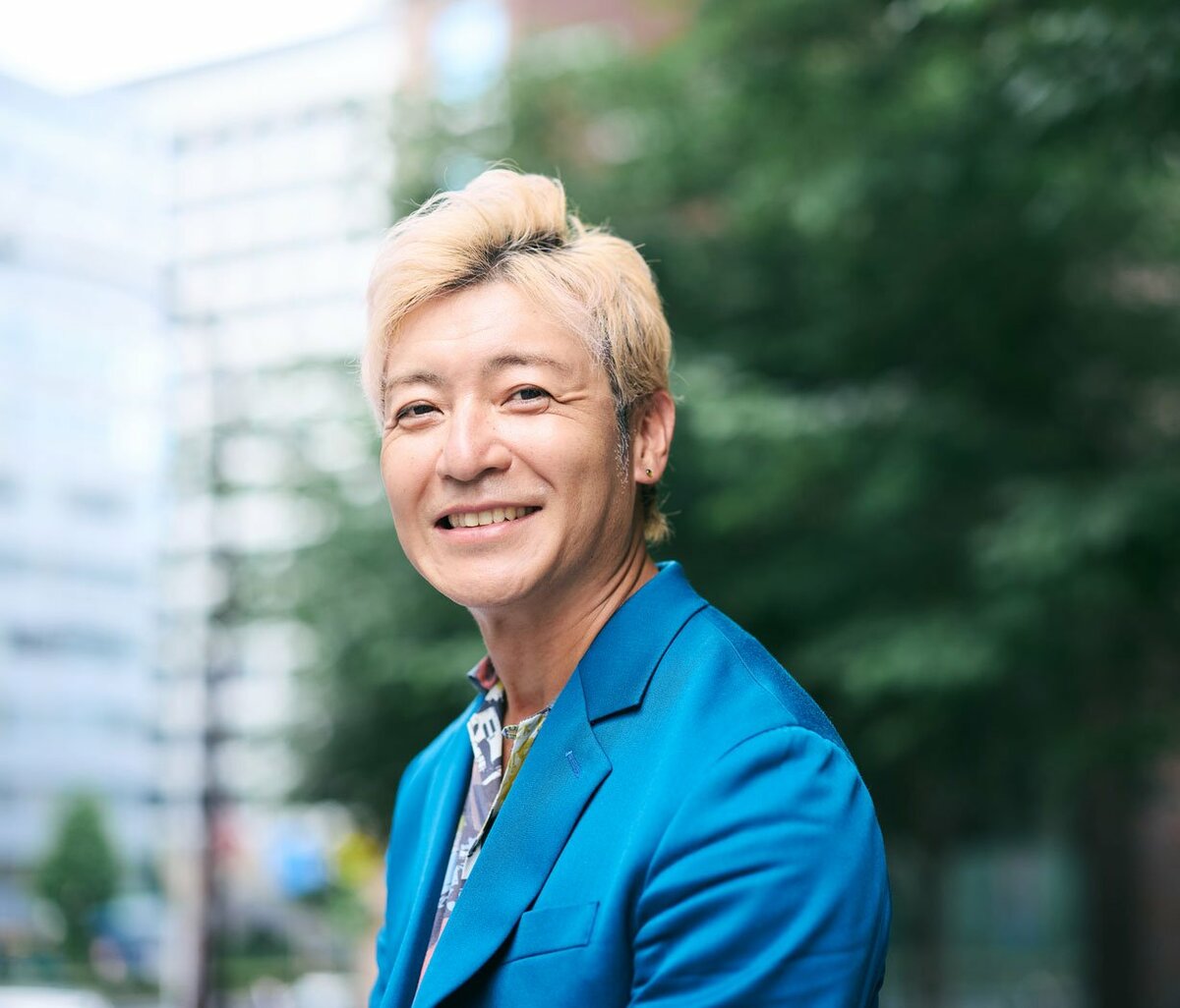 つるの剛士さんの学び直しに関するインタビュー風景