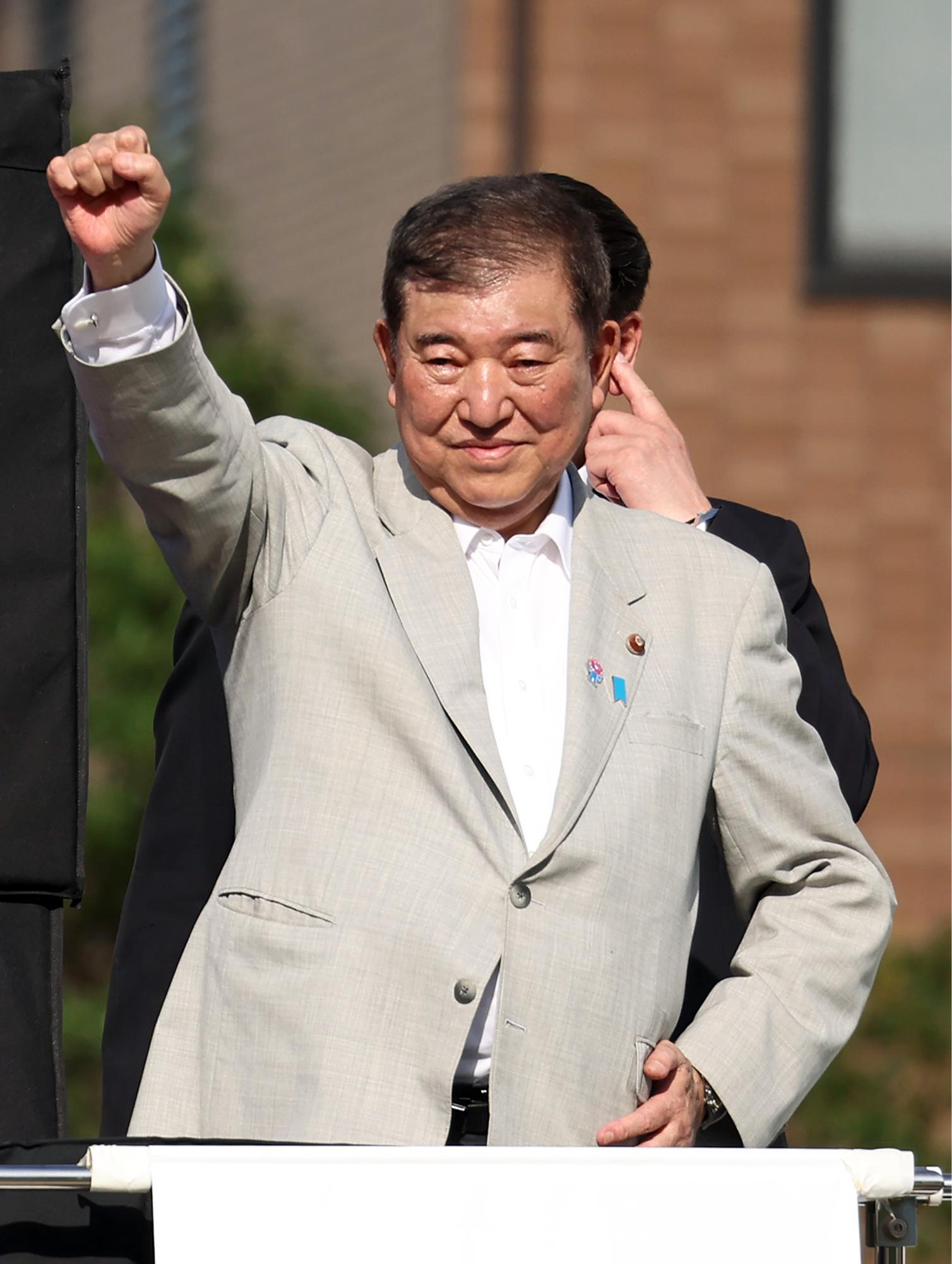 東京都議会議員選挙の結果について述べた石破首相の写真