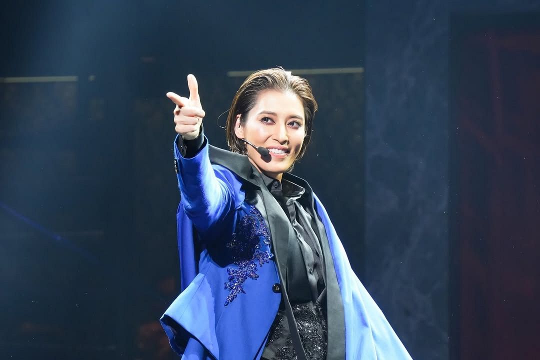 え!?ほんとに男役でしたっけ」宝塚退団から1年…月城かなと〝艶や