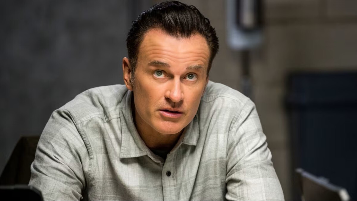 米国俳優ジュリアン・マクマホンさん、「FBI：Most Wanted」出演時のポートレート