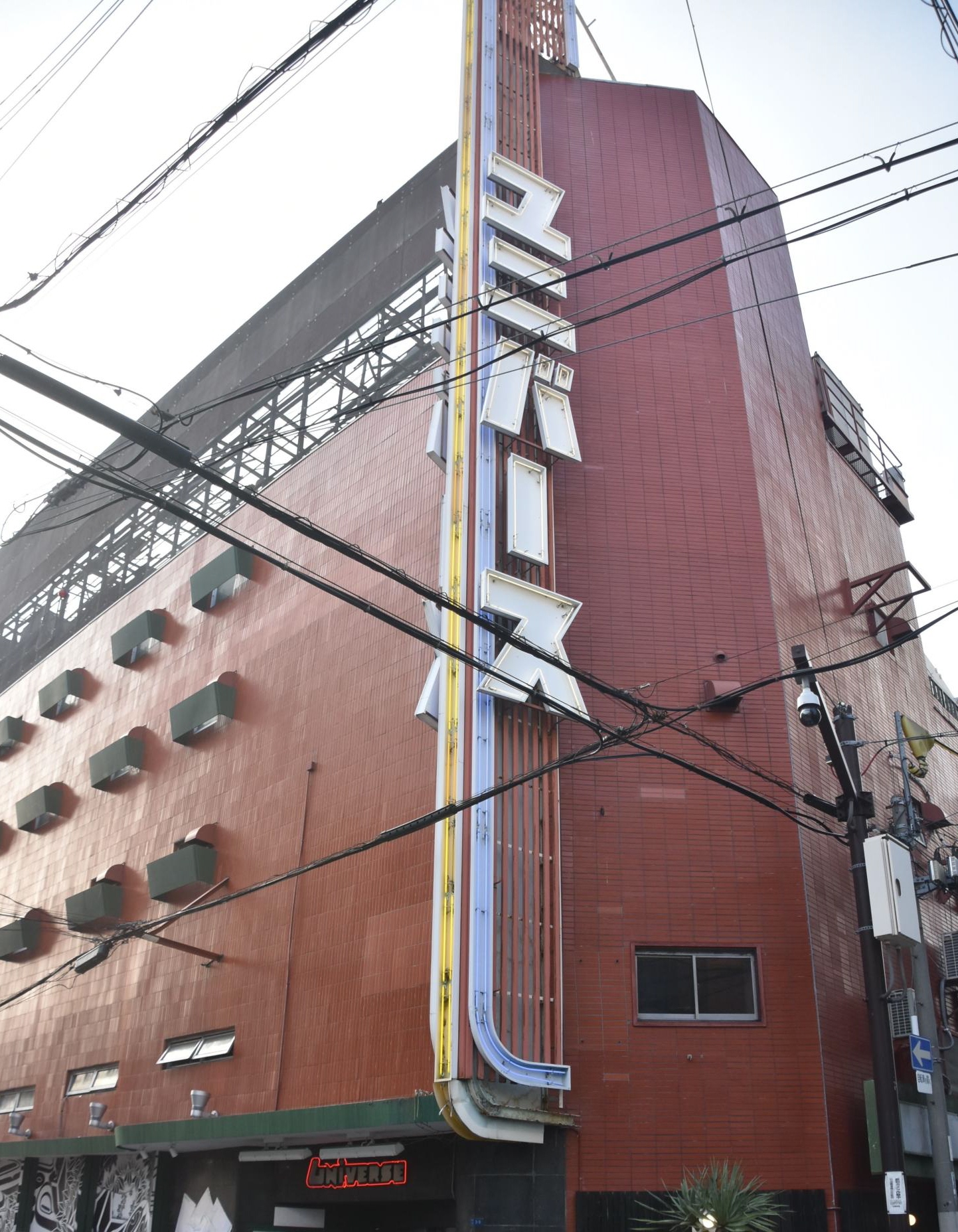 営業終了後の大阪・味園ユニバースビル内部、静かに歴史を閉じた象徴