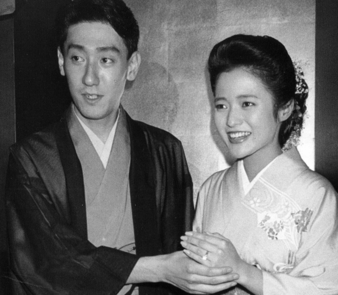 久しぶりご夫婦並んで…」三田寛子、夫・中村芝翫＆3人息子と
