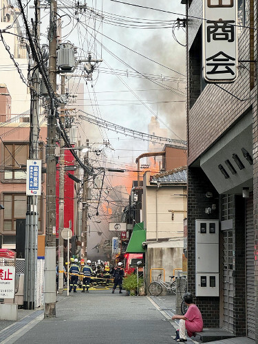 大阪・阪急十三駅前の飲食店密集地で火事、１０店舗を焼く…男性店員が逃げる際に軽傷