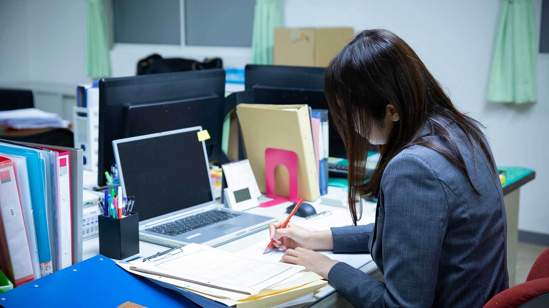 給特法下の教員労働時間について語る弁護士