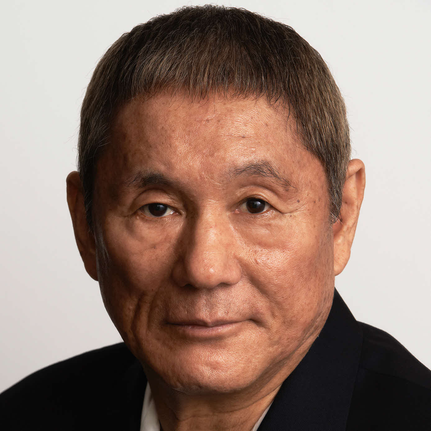 テレビ番組で高齢者向けフェイク動画について話すビートたけし氏