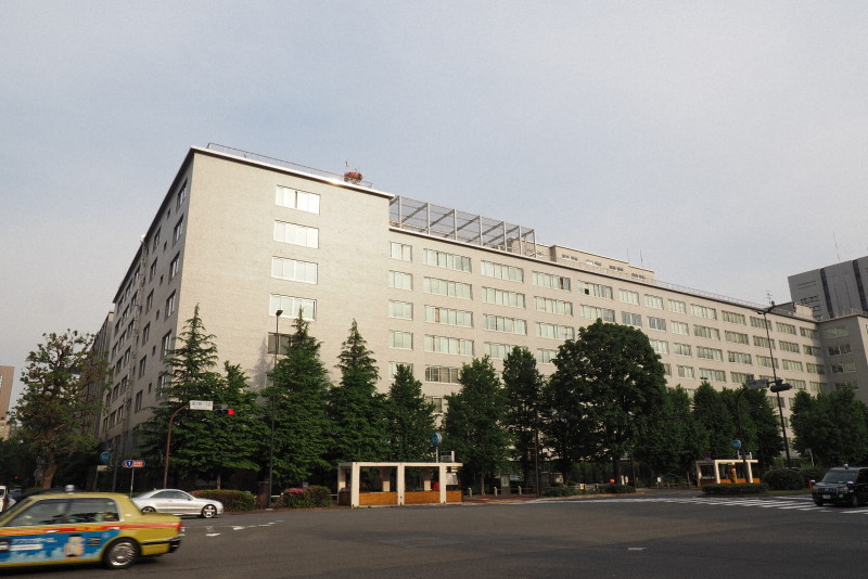 コメ価格の下落を発表する農林水産省