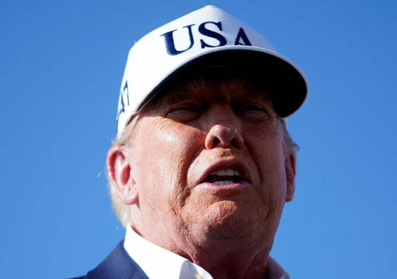 米東部ニュージャージー州で記者団の取材に応じるトランプ大統領。貿易交渉と関税について言及