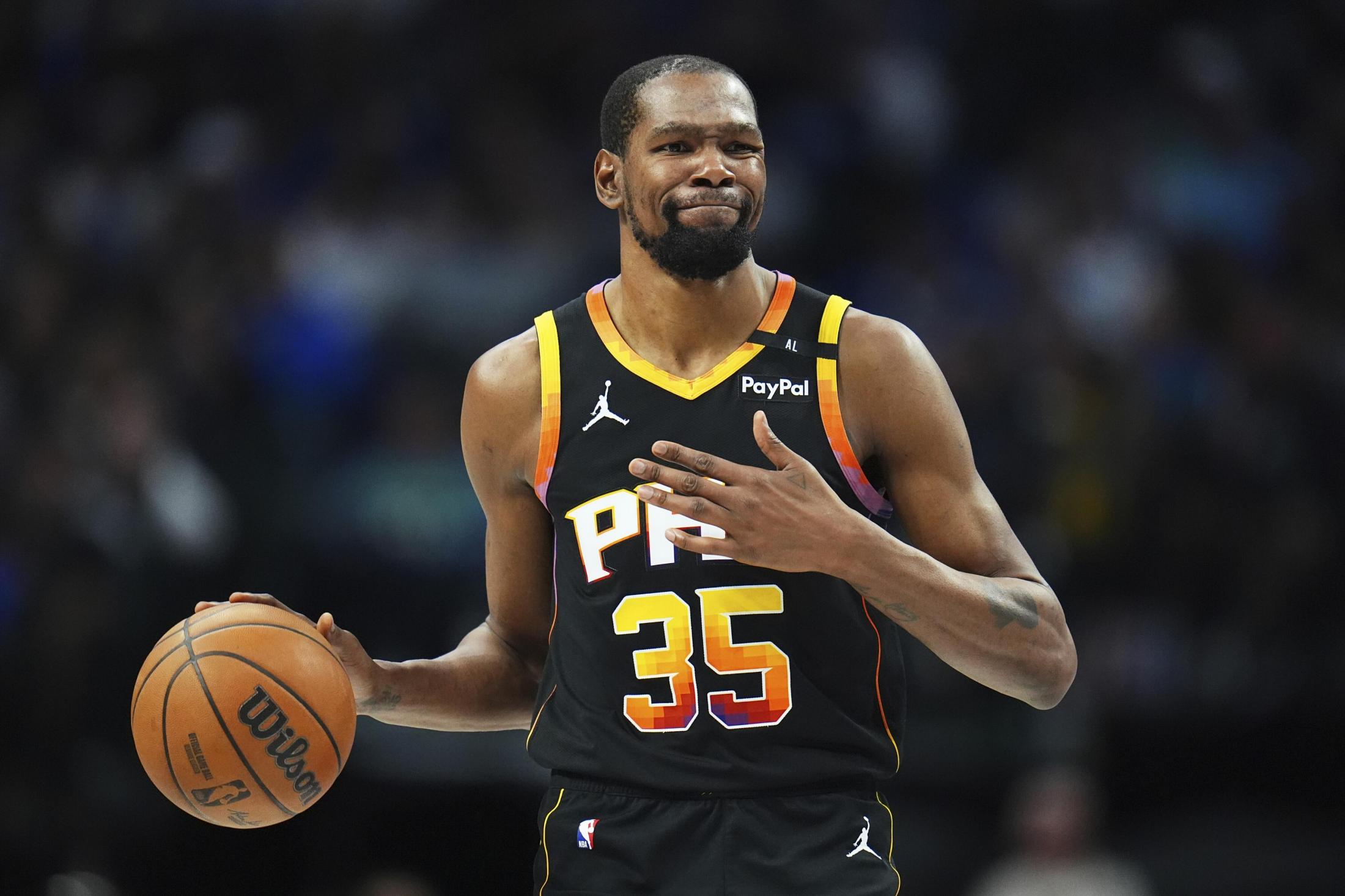 NBA史上初7チーム間トレード デュラントはサンズからロケッツ