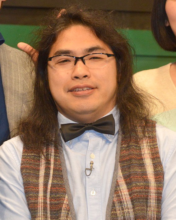 『世界の果てまでイッテQ！』のロケ中に怪我をしたお笑いコンビ、ロッチの中岡創一さん