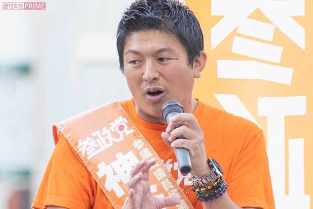 参院選に向け街頭演説を行う参政党代表の神谷宗幣氏