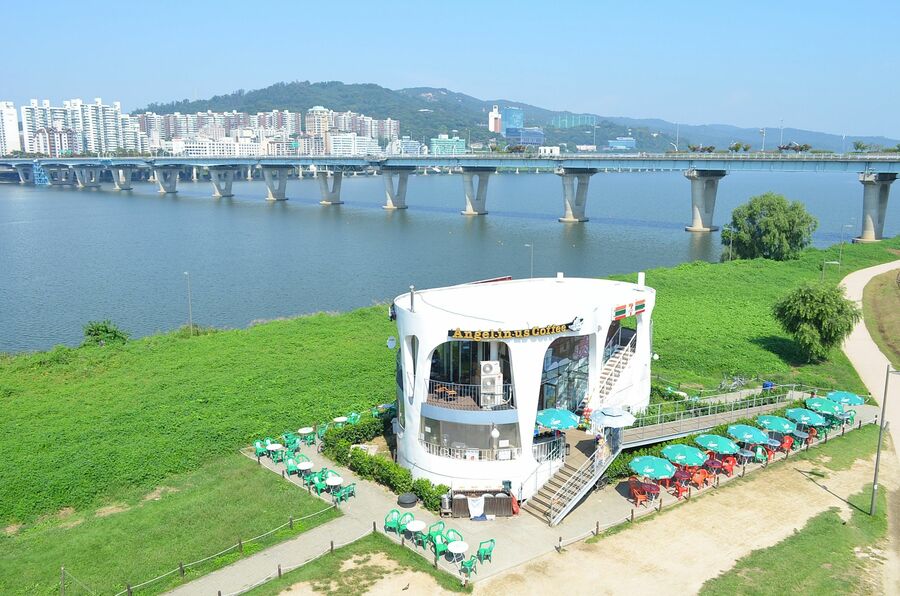 韓国の「外飲み」文化に迫る：漢江、屋台、そしてその魅力の背景