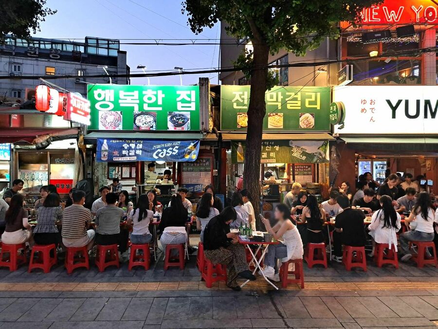 韓国の「外飲み」文化に迫る：漢江、屋台、そしてその魅力の背景